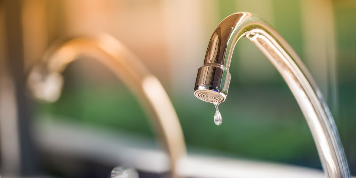 Jak oszczędzać wodę: cieknący kran