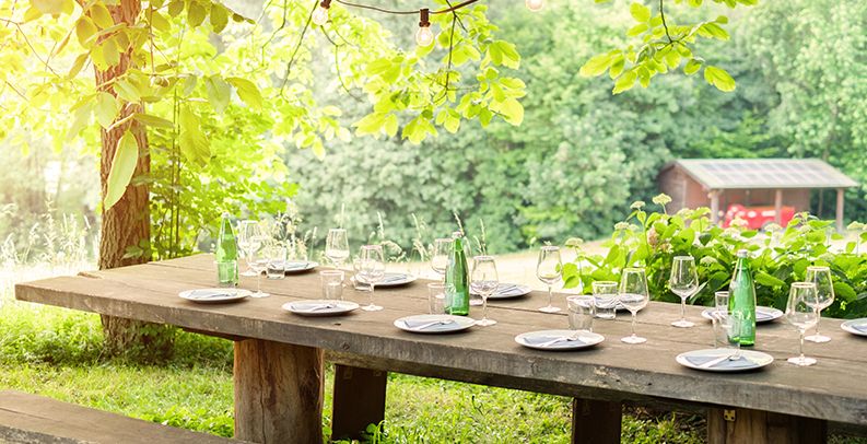 Najpiękniejsza agroturystyka w Polsce – stół zastawiony dla gości 